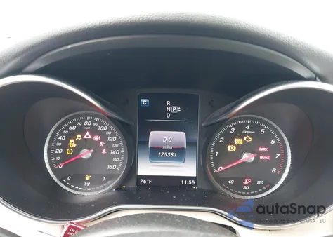 2015 Mercedes-Benz C 300 4Matic z USA, uszkodzony, nr VIN 55SWF4KB4FU088140